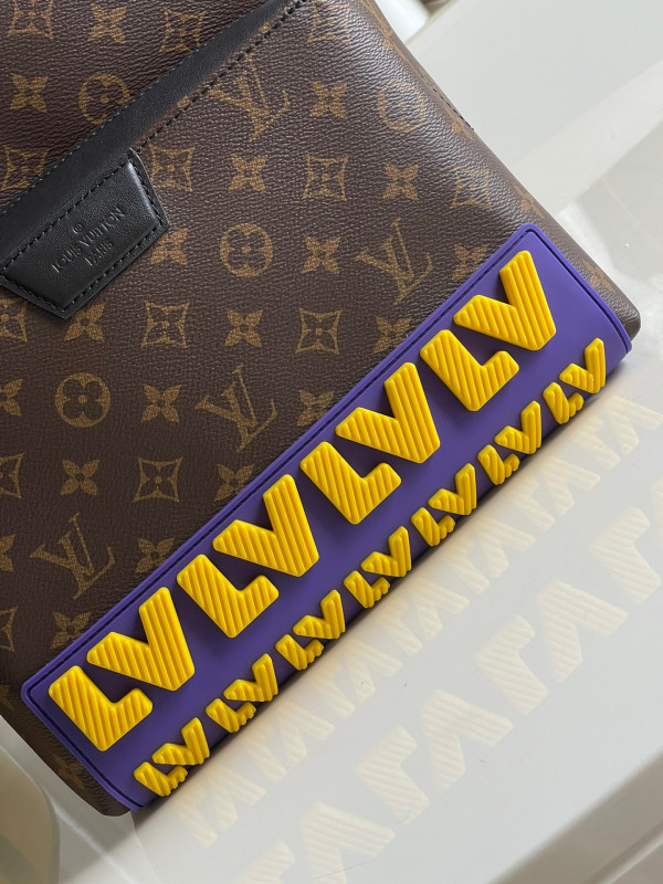 l0*is V*t0n discovery backpack