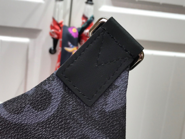 l0*is V*t0n discovery bumbag