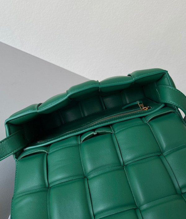 bo*te*ga Ve*ne*ta cassette