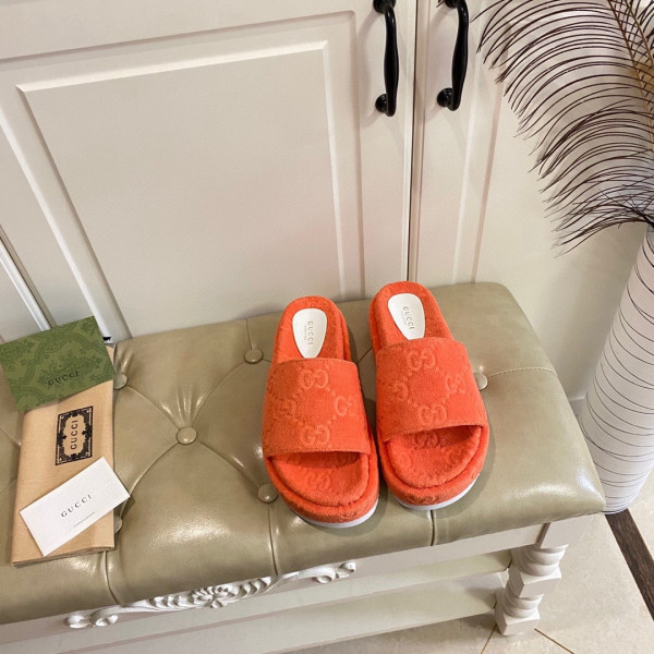 G*u*i gg platform sandal