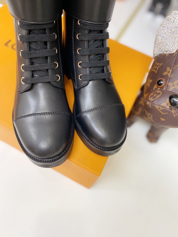 l0*is V*t0n wonderland ranger