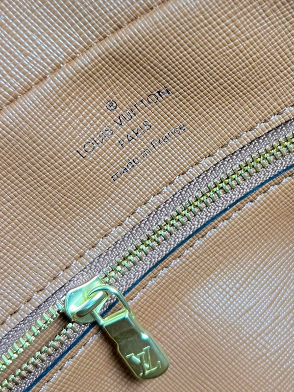 l0*is V*t0n messenger