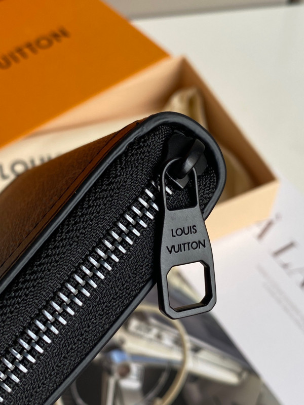 l0*is V*t0n zippy wallet trunk