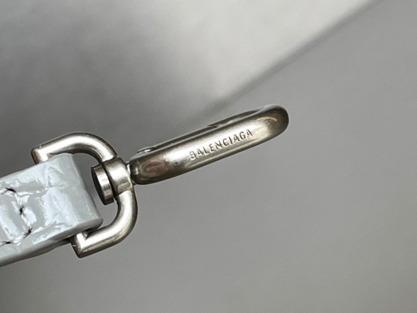 Ba*len*cia*ga hourglass