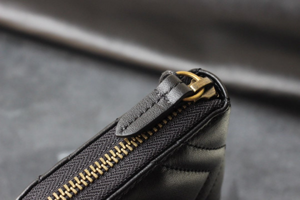 G*u*i gg marmont zip around wallet