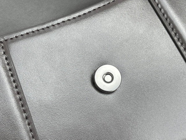 Ba*len*cia*ga hourglass