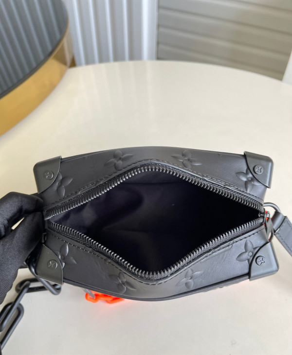 l0*is V*t0n mini soft trunk