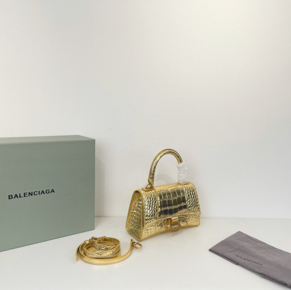 Ba*len*cia*ga hourglass