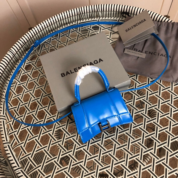 Ba*len*cia*ga hourglass