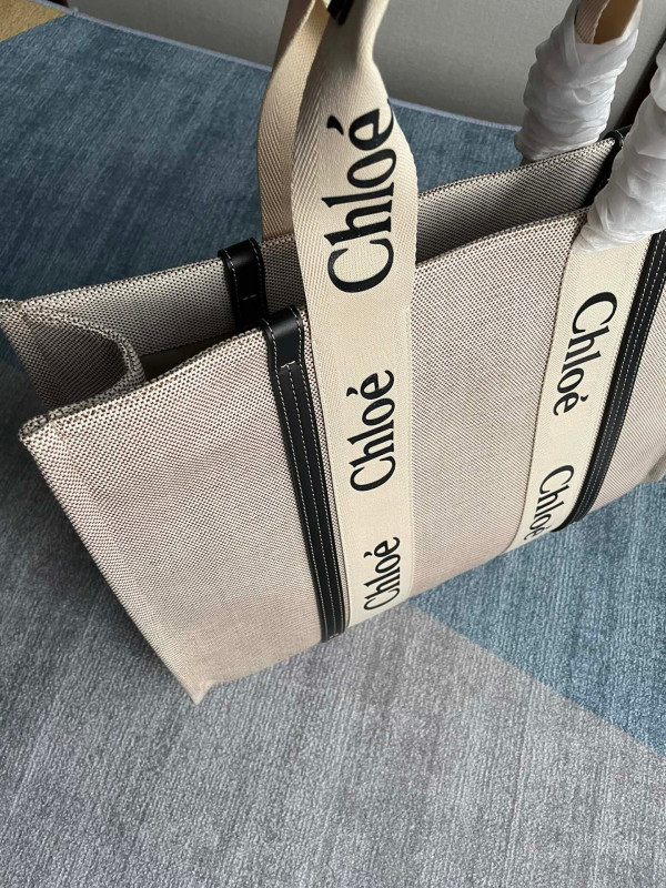 CHLOÉ LARGE WOODY TOTE BAG