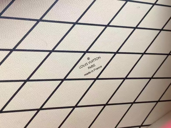 l0*is V*t0n petite malle