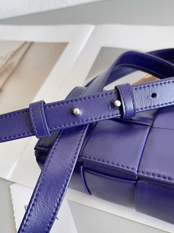 bo*te*ga Ve*ne*ta candy mini cassette-12*8*4cm