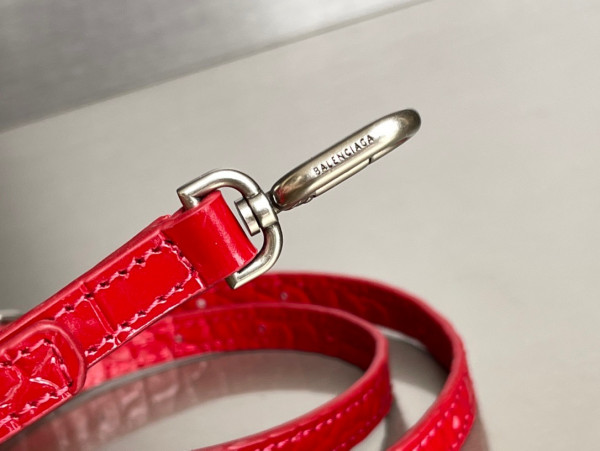 Ba*len*cia*ga hourglass