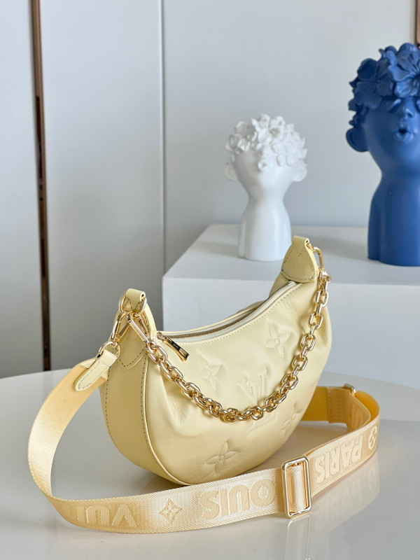 l0*is V*t0n over the moon