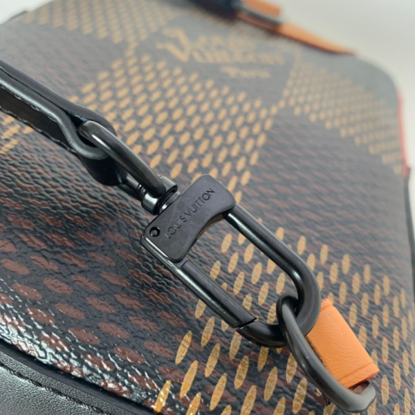 l0*is V*t0n amazone nigo sling bag