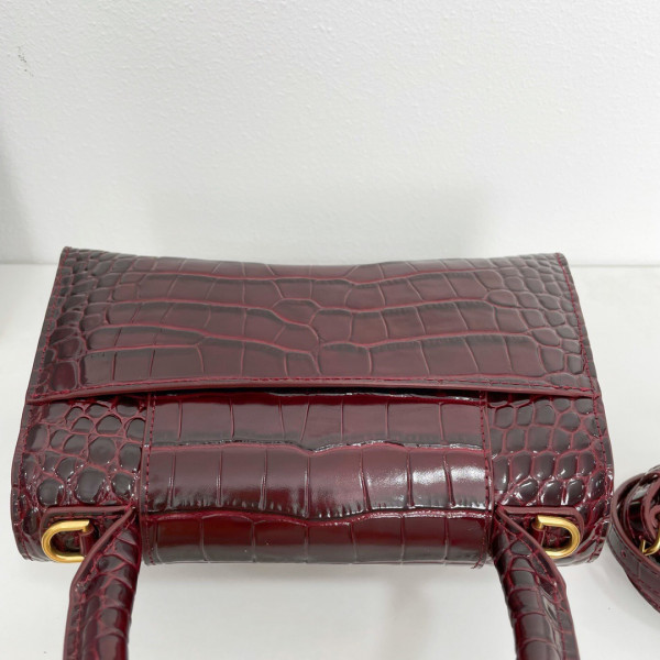 Ba*len*cia*ga hourglass