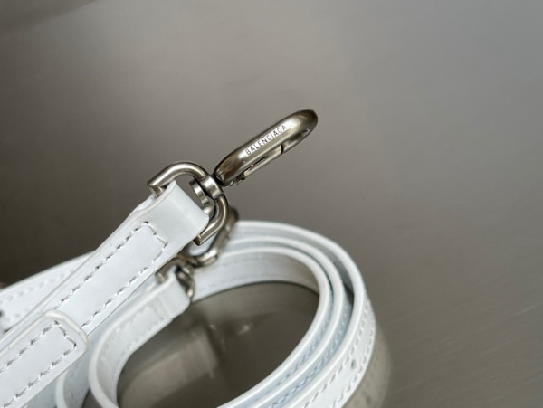 Ba*len*cia*ga hourglass