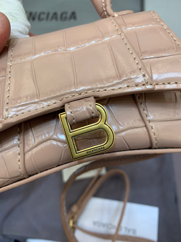 Ba*len*cia*ga hourglass