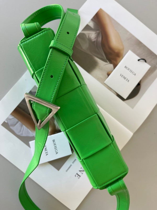 bo*te*ga Ve*ne*ta cassette