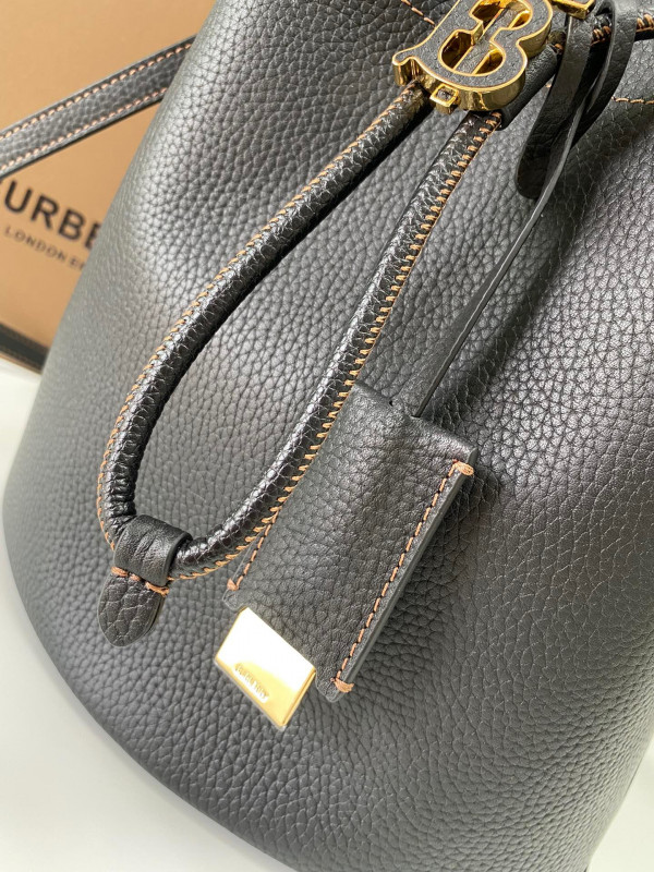 B**rry small tb bucket bag