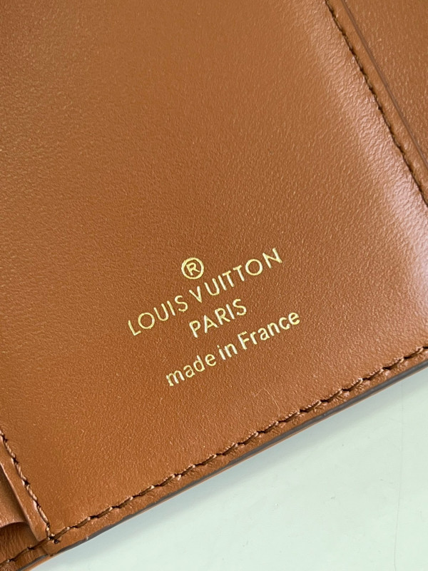 l0*is V*t0n pont 9 compact wallet