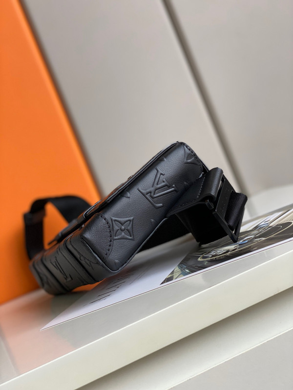 l0*is V*t0n trunk slingbag