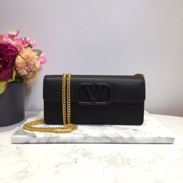 VALENTINO GARAVANI VSLING GRAINY CALFSKIN WALLET WITH CHAIN STRAP