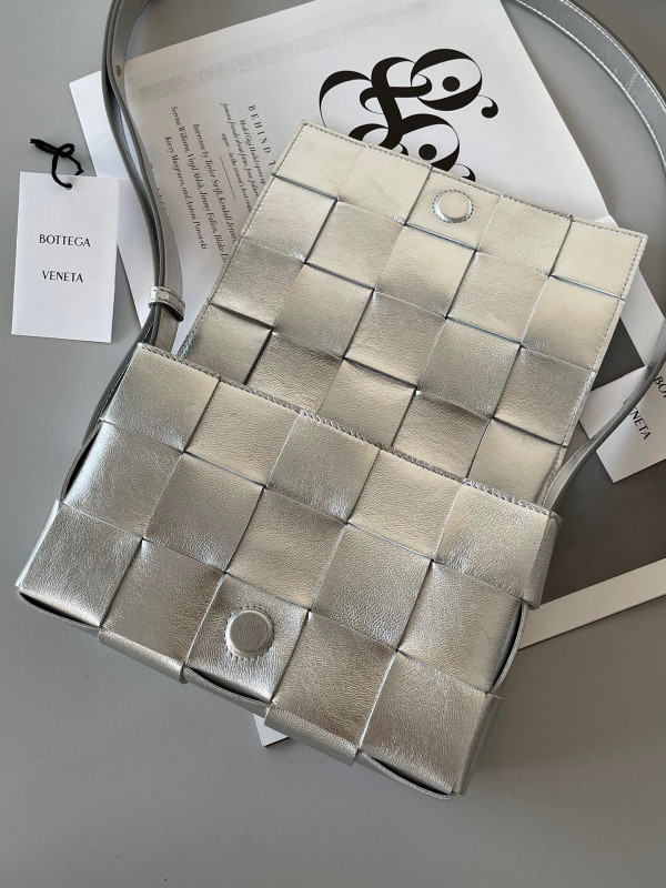 bo*te*ga Ve*ne*ta cassette