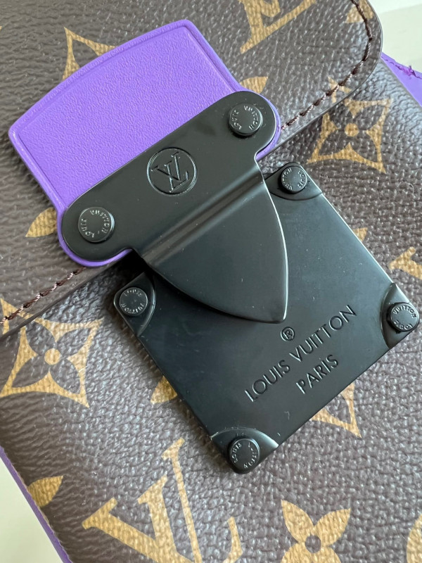 l0*is V*t0n s-lock vertical wearable wallet