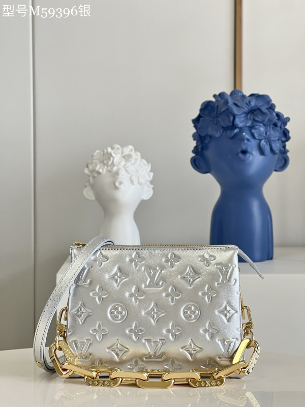 l0*is V*t0n coussin bb