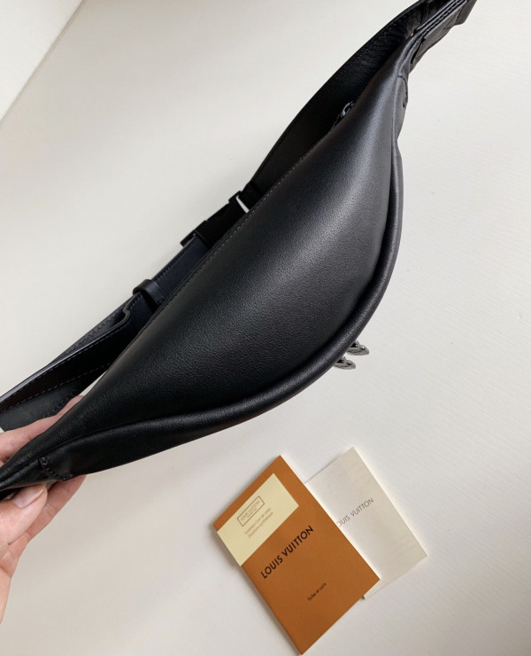 l0*is V*t0n discovery bumbag