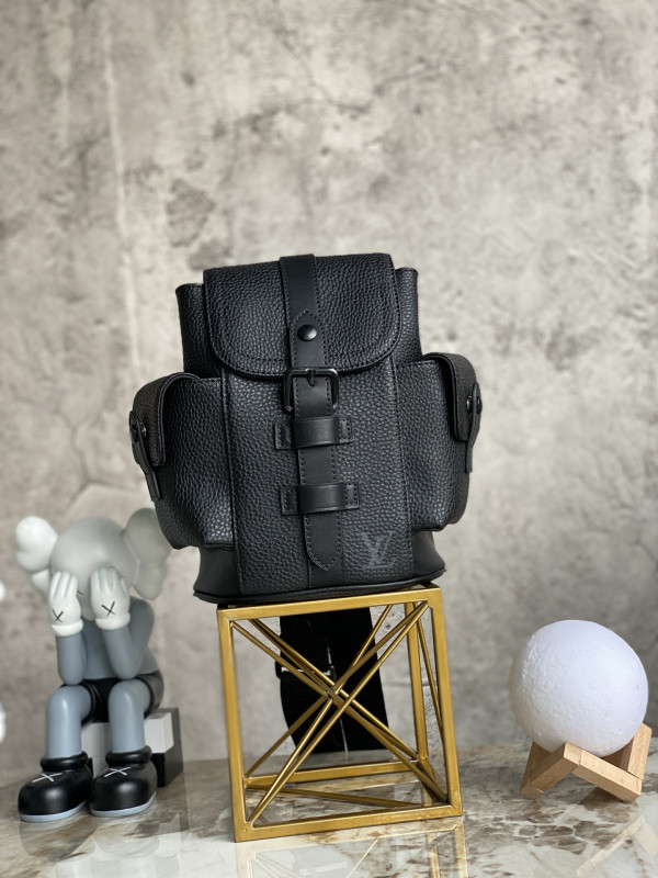 l0*is V*t0n christopher xs