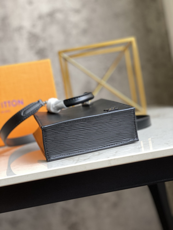 l0*is V*t0n petit sac plat