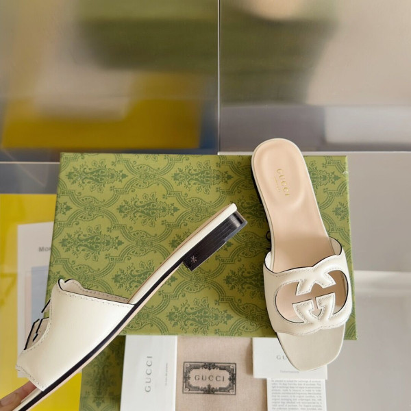 G*u*i slide sandal