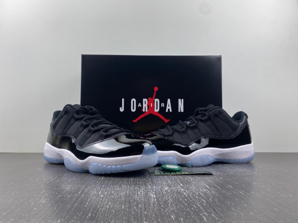 AIR JORDAN 11 LOW 
