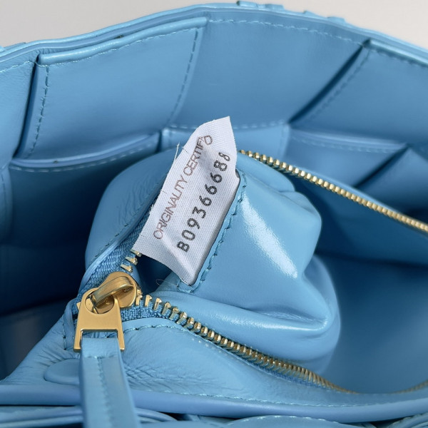 bo*te*ga Ve*ne*ta cassette