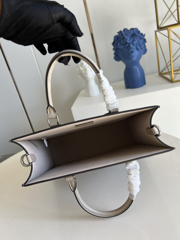 l0*is V*t0n petit sac plat