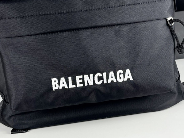 Ba*len*cia*ga backpack