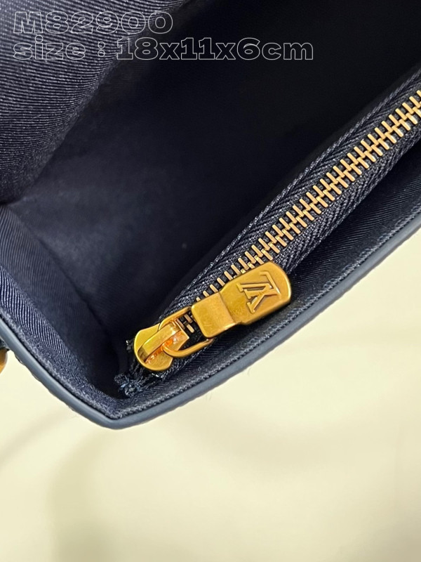 l0*is V*t0n steamer messenger