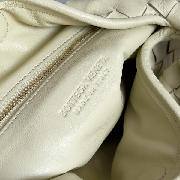 bo*te*ga Ve*ne*ta small hop