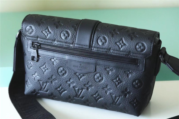 l0*is V*t0n s-cape messenger