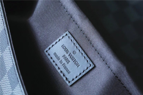 l0*is V*t0n s-cape messenger