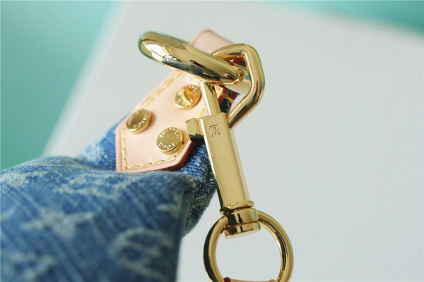 l0*is V*t0n high rise