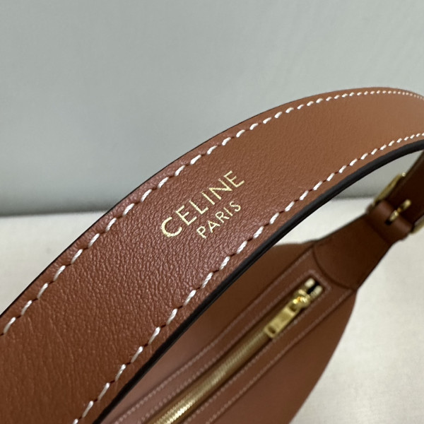 celin* heloise cuir triomphe bag in S*pple calfskin