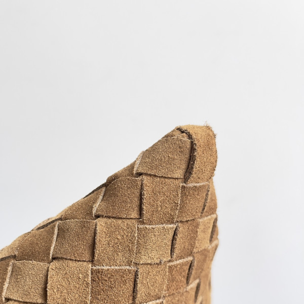 bo*te*ga Ve*ne*ta small hop