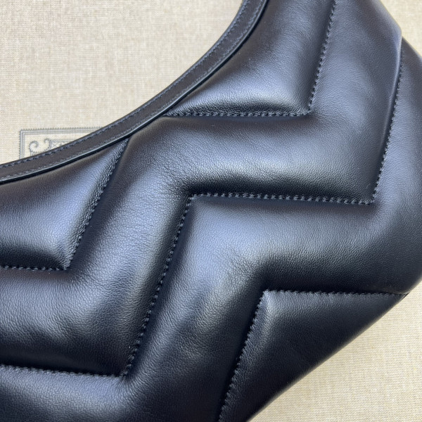 G*u*i gg marmont half-moon-shaped small bag