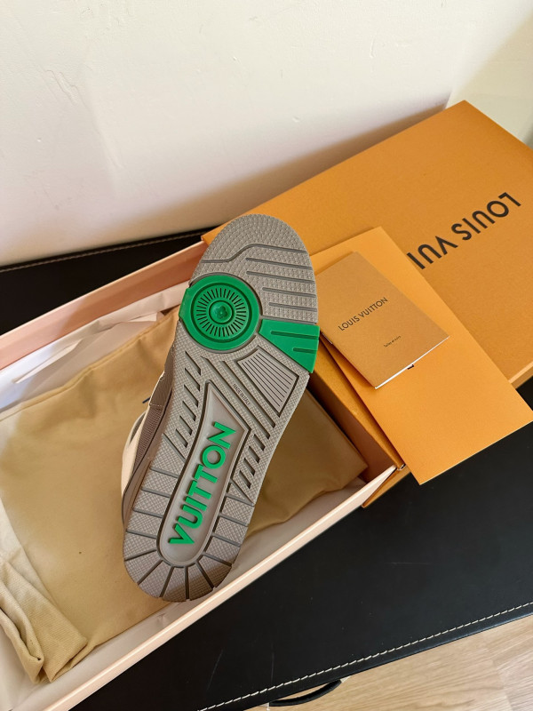 l0*is V*t0n sneakers