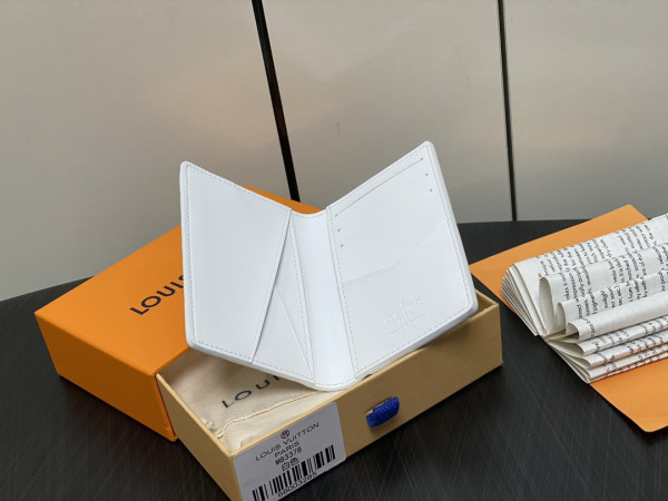 l0*is V*t0n pocket organizer-8*11.1*1 cm