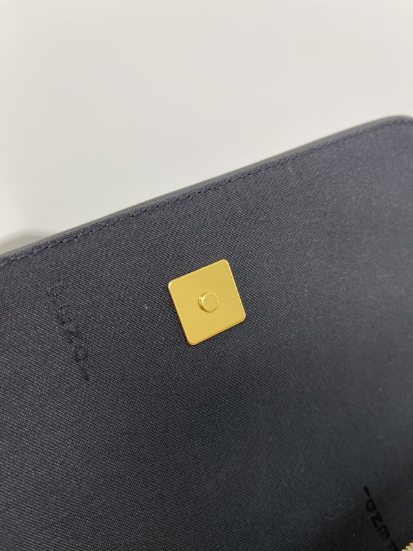 F**di graphy bag-22*5*11cm