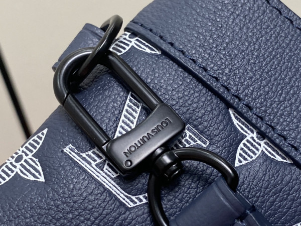 l0*is V*t0n pochette to-go-30*21.5*2cm